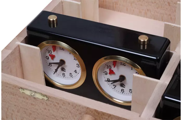 Drewniane kufry do przechowywania zegarów (dostępni wszyscy więksi producenci)