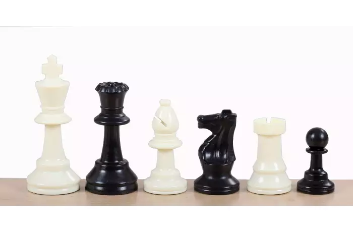 Szachy plastikowe, figury i szachownica winylowa