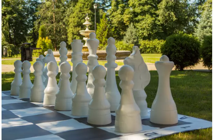 Figury plastikowe do szachów plenerowych / ogrodowych (wysokość króla 105 cm)